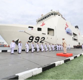 Menhan Prabowo Lepas Keberangkatan Kapal RS TNI KRI dr.Radjiman-992 Kirim Bantuan Untuk Palestina