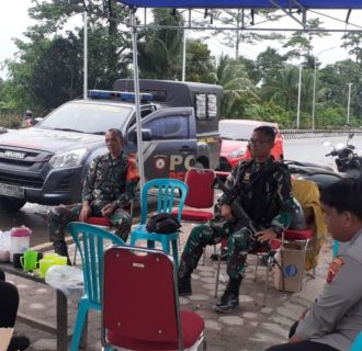 Babinsa Koramil Kuala Kencana Bersama Pihak Kepolisian Siap Amankan Rapat Pleno Pemilu 2024 Tingkat Distrik Kuala Kencana