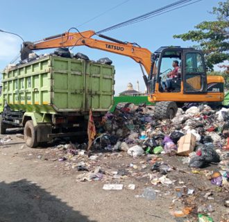 Pemkot Tuntaskan Pengangkutan Sampah di TPS Overload