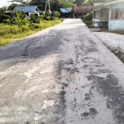 Rekonstruksi Jalan Lintas Menuju Desa Kayu Bulan Senilai Rp 1.6 Milyar Lebih Diduga Dikerjakan Asal-asalan