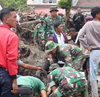 Kodim 0304/Agam Peduli Bencana Banjir Badang Lasung Turun Lokasi 