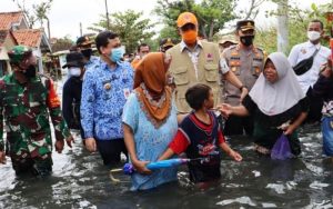 Ganjar: Penanganan Banjir Saling Sinergi Antara Daerah, Provinsi dan Pusat Sesuai Kewenangan