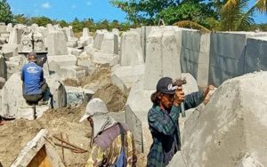 Proyek Breakwater Rp. 14,6 M Terancam Mulur Akibat Kapal Tongkang Kandas