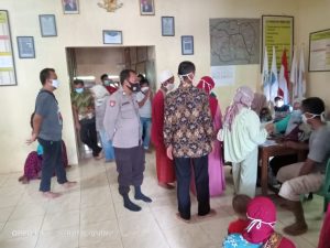 Polsek Cibaliung Gelar Vaksin Dosis 1&2 di Kantor Desa Cibingbin