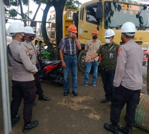Personel Ditpamobvit Polda Banten Pengamanan Unjuk Rasa di Kawasan Industri PT KBS