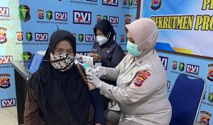 Biddokkes Polda Banten Laksanakan Vaksinasi  secara Masif