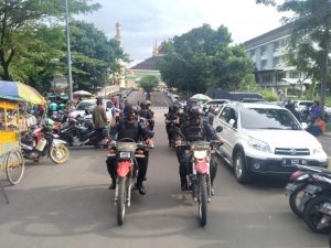Pastikan Aksi Unjuk Rasa ASPSB Berjalan Aman dan Kondusif, Personel Brimob Banten Lakukan Patroli