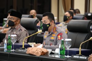 Rapat Lintas Sektoral, Kapolri Paparkan Strategi Cegah Lonjakan Covid-19 Saat Nataru