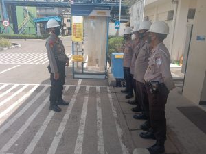 Personel Ditpamobvit Polda Banten Lakukan Pengamanan di PT Merak Energi Indonesia