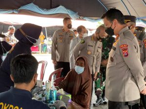 Biddokkes Polda Banten Laksanakan Vaksinasi Serentak di Kecamatan Panimbang