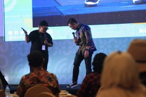 Promosikan Brand Lokal, Wagub Banten Pakai Sepatu Buatan Kota Serang di ICCF Riau