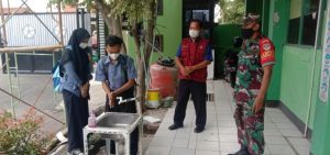 Lakukan PPKM Level II, SMP Sari Putra Bekerjasama dengan Babinsa Karang Baru