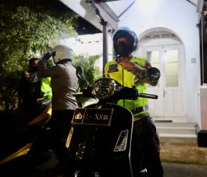 Patroli Gunakan Motor, Kapolda Banten Tinjau Gereja GKR Kota Serang Aman dan Kondusif