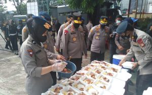 Kapolda Sulsel Tinjau Dapur Sat Brimob Untuk Bantu Korban Banjir