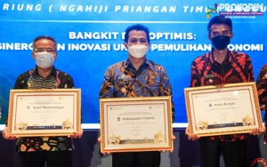 Dorong Perkembangan Desa Digital, Pemkab Ciamis Raih Penghargaan dari Bank Indonesia