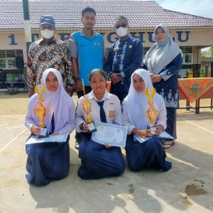 Pembagian Raport Semester Ganjil T SMPN 1 Tapung Hulu Dihadiri Orang Tua