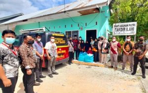 Tim Jumat Barokah Subdit 2 Ditreskrimum Polda Riau Bagikan 500 Paket Makanan