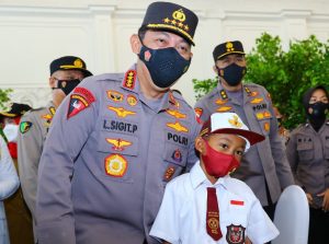Tinjau Vaksinasi Serentak se-Indonesia, Kapolri Instruksikan Akselerasi ke Lansia dan Anak