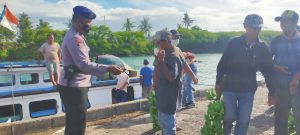 Cegah Penyebaran Covid-19 di Wilayah Pesisir, Ditpolairud Polda Banten Bagikan Masker