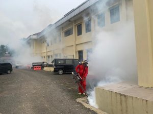 Cegah DBD, Mako Polres Pandeglang Disemprot Fogging