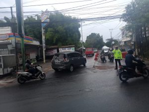 Ditlantas Polda Banten Tetap Layani Masyarakat di Jalan Raya Sore Hari