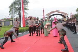 Luar Biasa Seorang Danrem di Lepas Dengan Gegap Gempita di Markas Polda Riau