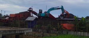 Belum Miliki Izin Resmi, Aktifitas Bongkar Muat  di Pelabuhan Batu Layang Pontianak Jadi Sorotan