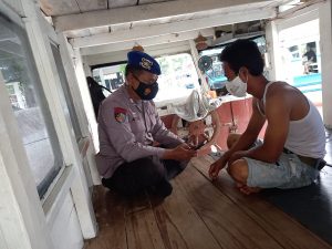 Personel Ditpolairud Polda Banten Himbau Keselamatan Pelayaran Penyeberangan Kepada Nahkoda