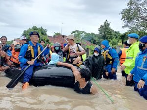 Banjir di Kota Serang, Polda Banten Gerak Cepat Evakuasi Masyarakat
