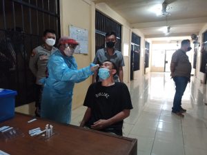 Dittahti Polda Banten Swab Antigen Tahanan yang Akan Dilimpahkan ke Rutan Serang