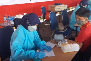 Biddokkes Polda Banten Gelar Vaksinasi di PT Alfacorp Tangerang