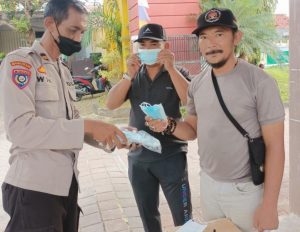 Peduli Kesehatan Masyarakat, Ditbinmas Polda Banten Rutin Bagikan Masker