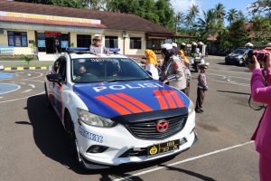 Sat Lantas Polres Pandeglang Ajak Anak TK Naik Kendaraan Dinas Polisi Keliling Mako
