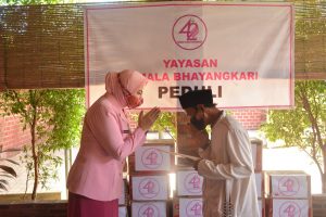 Yayasan Kemala Bhayangkari Banten Berikan Bantuan Sembako dan Angjangsana ke Ponpes Riyadul Mubtadin