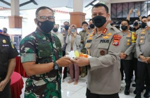 Dapat Kejutan Saat Ulang Tahun ke-54, Kapolda Banten Launching Buku Menjadi Manusia Bijaksana