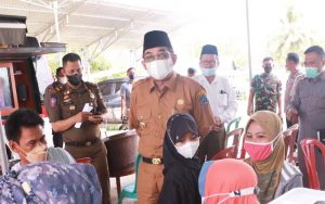 Bupati Saksikan Vaksinasi Para Lansia dan Anak – Anak di Puskesmas II Kualatungkal