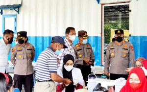 Dirreskrimum Polda Riau Kombes Pol Teddy Laksanakan Percepatan Vaksinasi di Kabupaten Siak