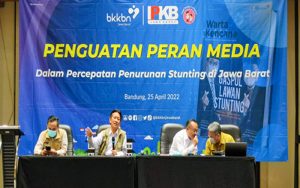 BKKBN Berkolaborasi Dengan IPeKB Tebar 1.500 Paket Makanan Sehat