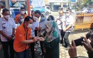 Plt Bupati KBB Hengky Kurniawan, Lounching Bantuan Program Sembako dan Bantuan Minyak Goreng