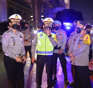 Kapolri Tinjau Langsung Tol Cikampek, Pastikan One Way-Contraflow Berjalan Lancar