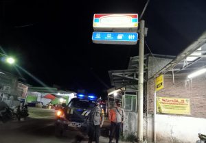 Sambangi Minimarket, Jajaran Personel Polsek Mancak Polres Cilegon Antisipasi Gangguan Keamanan