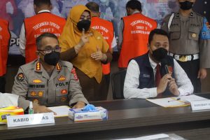 Polda Banten Berhasil Amankan 4 Tersangka Kasus Korupsi Pengadaan Lahan SPA Sampah di Serang