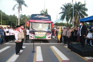 Pj Gubernur Al Muktabar Lepas Jamaah Haji Kloter Pertama Provinsi Banten