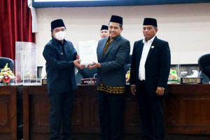 Al Muktabar Menyampaikan Raperda Pertanggungjawaban APBD Provinsi Banten TA 2021 Dalam Rapat Paripurna DPRD Banten