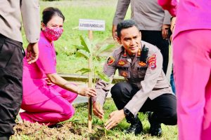 Sambut HUT Bhayangkara 76, Polres Pandeglang Tanam 5.000 Pohon