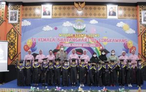 Kapolres Singkawang Hadiri Kegiatan Wisuda Siswa Siswi TK Kemala Bhayangkari 04 Singkawang