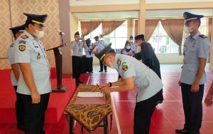 Pengambilan Sumpah Jabatan Fungsional dan Penyematan Tanda Kenaikan Pangkat Pegawai Rupajang