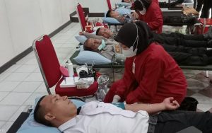 Polres Kubu Raya Bersama PMI Kota Pontianak Sambut Hari Bhayangkara ke-76 Gelar Donor Darah