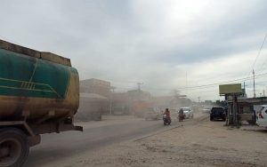 Kabut Abu Tebal, Proyek Jalan Lintas Provinsi Riau Senilai Rp 15 Milyar Mengganggu Warga