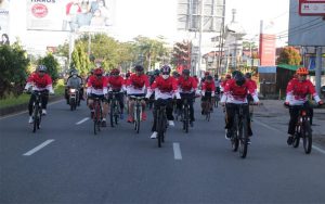 Sambut Hari Bhayangkara Ke-76, Polda Kalbar Gelar Funbike dan Senam Bersama